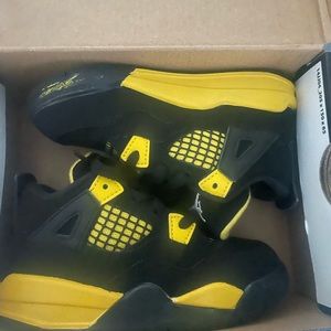 Jordan 4  Retro  black and yellow